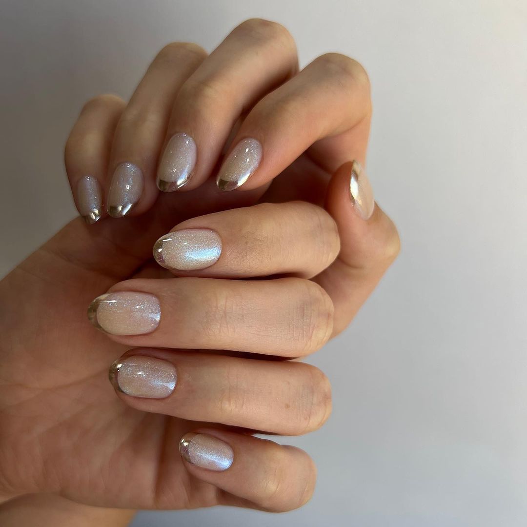 Metallic Silver French Tip Short Ovals Metallic Silver French Tip Short Ovals — Winter Vacation Nails 2027