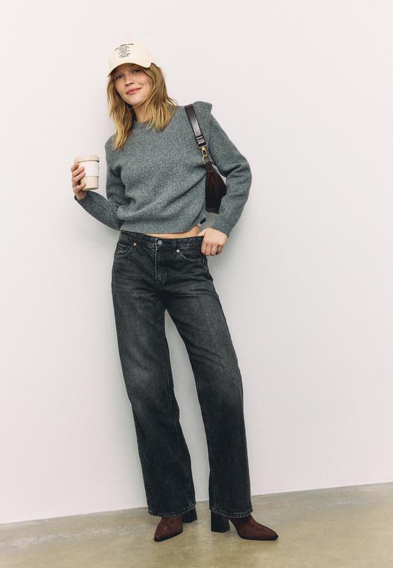 Grey Sweater with Shoulder Pads: Casual Style with Wide-Leg Jeans Grey Sweater with Shoulder Pads: Casual Style with Wide-Leg Jeans — Charcoal Outfits 2027