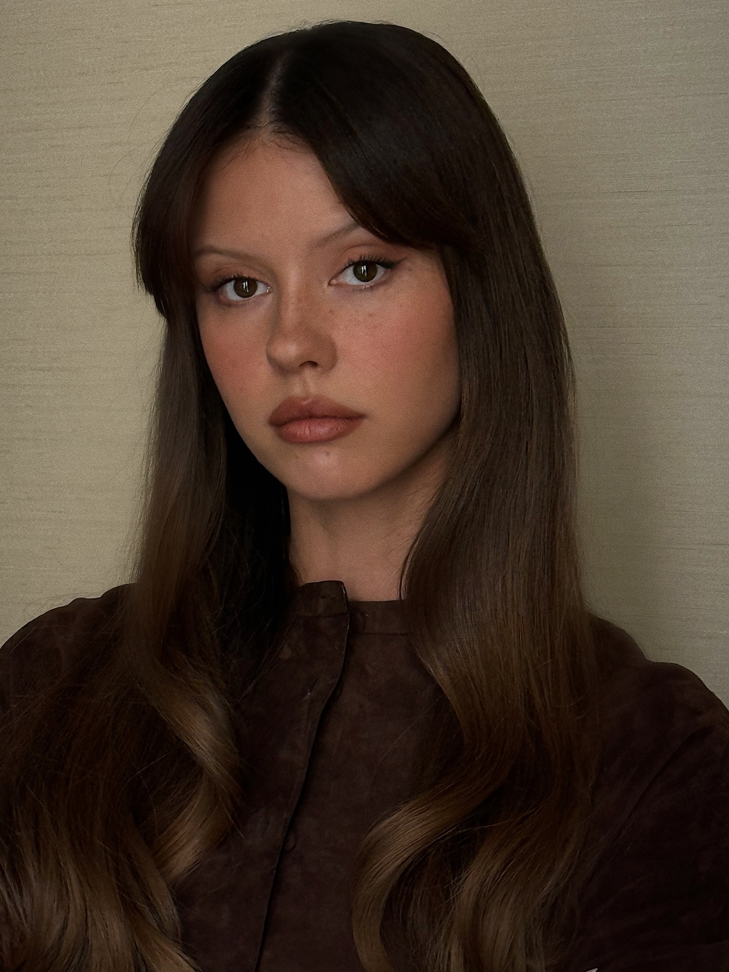 Mid-Back Medium Brown With Subtle Highlights and Curtain Bangs Mid-Back Medium Brown With Subtle Highlights and Curtain Bangs — Spring Brunette 2027