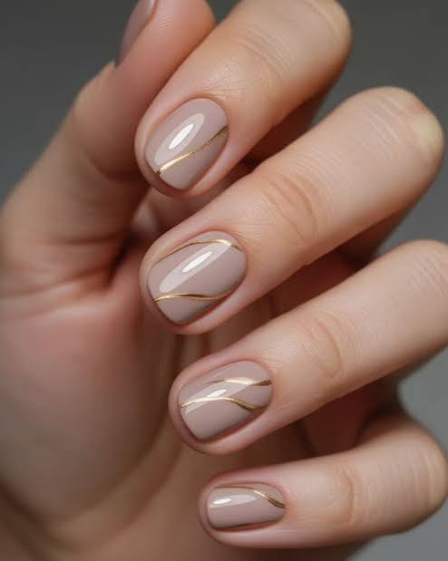 Short Oval Taupe with Gold Lines Short Oval Taupe with Gold Lines — Winter Nude Nails 2027