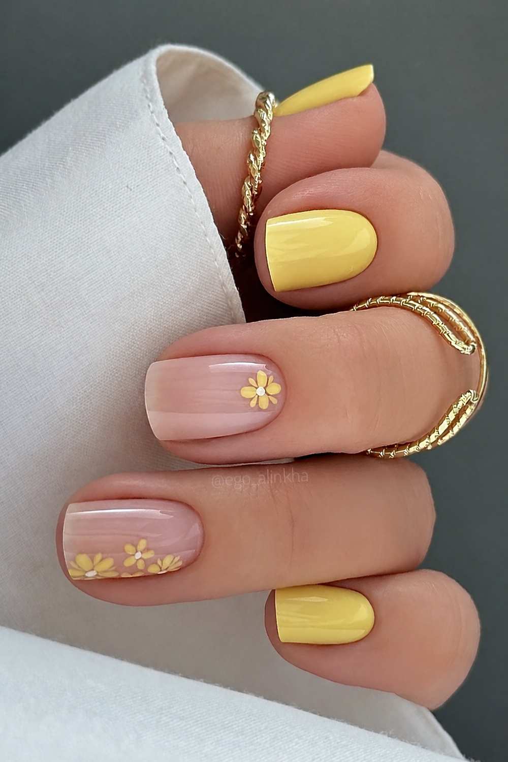 30 Yellow Nail Ideas That Prove This Color Does Everything
