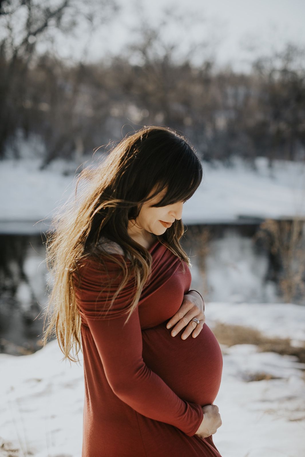 Flowy Maternity Dress for a Winter Maternity Shoot Flowy Maternity Dress for a Winter Maternity Shoot — Winter Photoshoot Outfits 2027