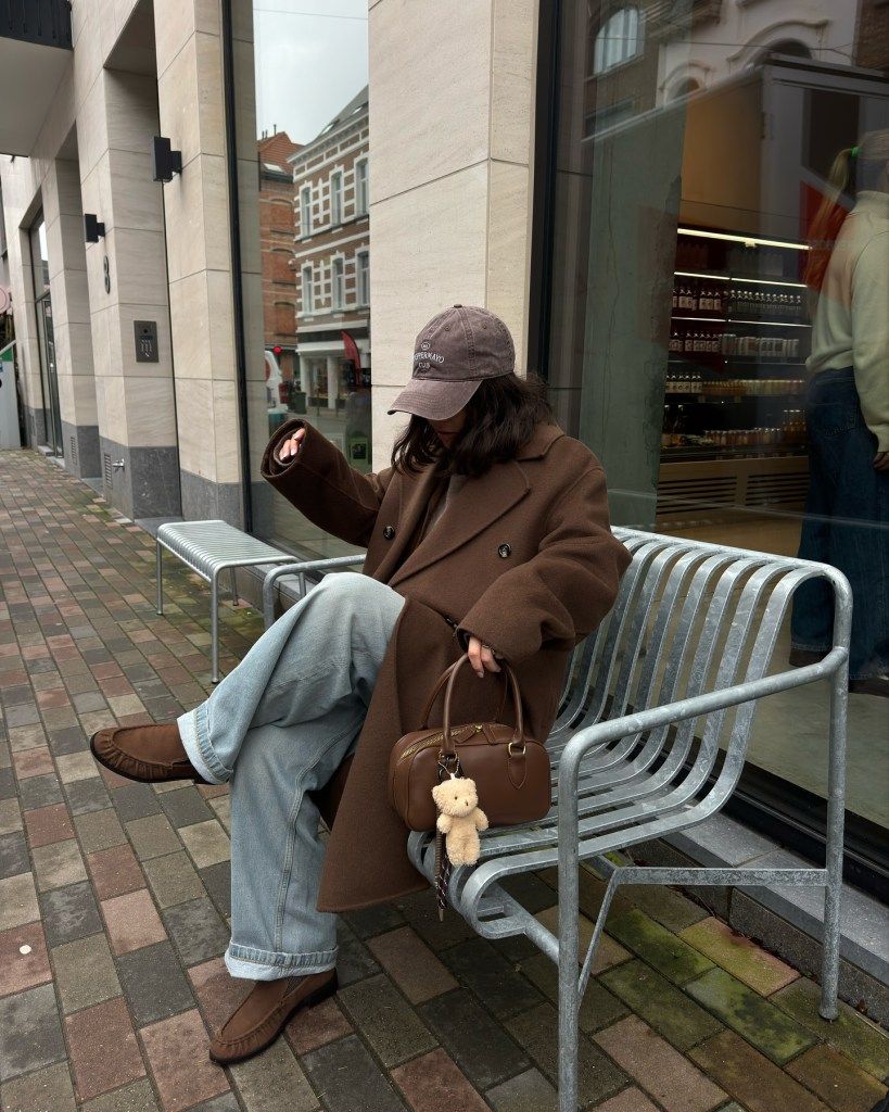 Oversized Wool Coat with Baseball Cap and Loafers Oversized Wool Coat with Baseball Cap and Loafers — Brown Coat Outfits 2027