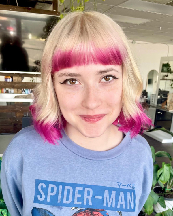Chin Blonde Bob With Pink Dip Dye Bangs and Ends Chin Blonde Bob With Pink Dip Dye Bangs and Ends — Dip Dye Bob 2027
