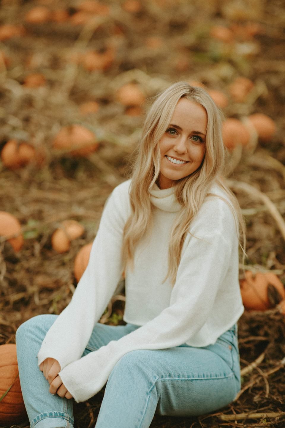 Cozy Fall: Cream Turtleneck Sweater and Light Wash Jeans Cozy Fall: Cream Turtleneck Sweater and Light Wash Jeans — Senior Photo Outfits 2027