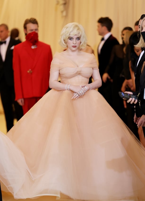 Voluminous Peach Tulle Ballgown with Off-the-Shoulder Sleeves Voluminous Peach Tulle Ballgown with Off-the-Shoulder Sleeves — Old Hollywood Outfits 2027