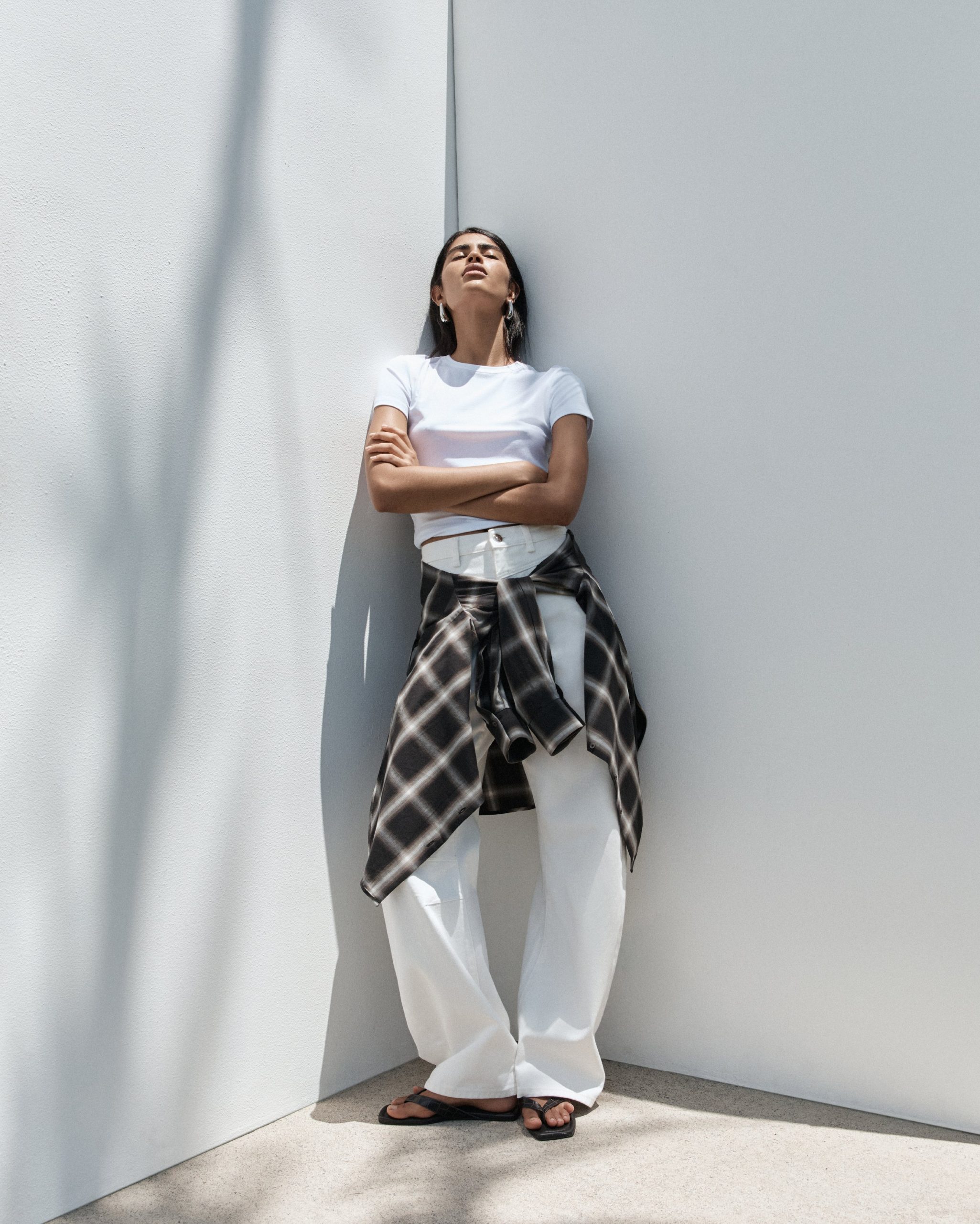 Effortless White Tee and Wide-Leg Pants with a Plaid Accent Effortless White Tee and Wide-Leg Pants with a Plaid Accent — Casual Outfits 2027