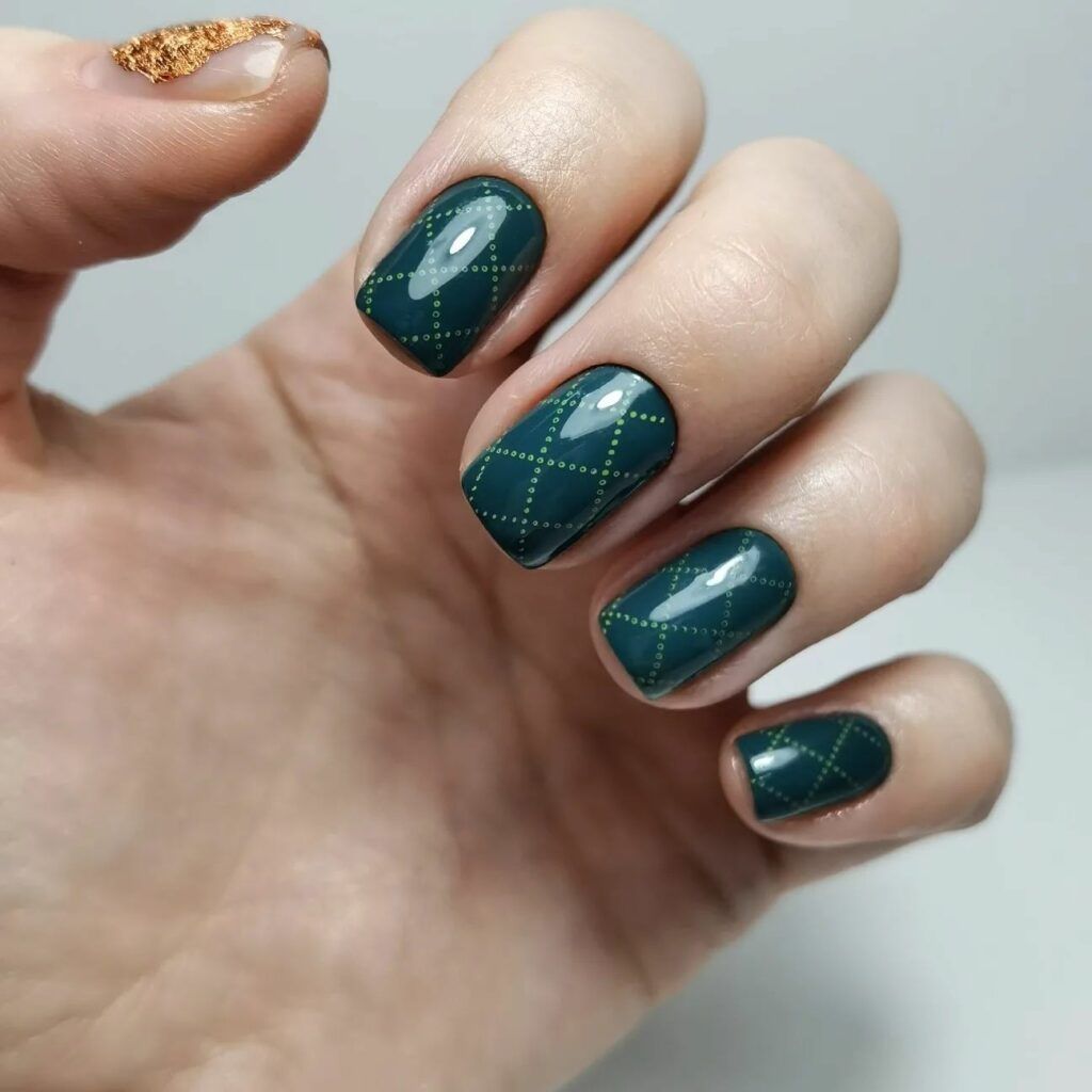 Chic Emerald Plaid Short Square Nails Chic Emerald Plaid Short Square Nails — Emerald Prom Nails 2027