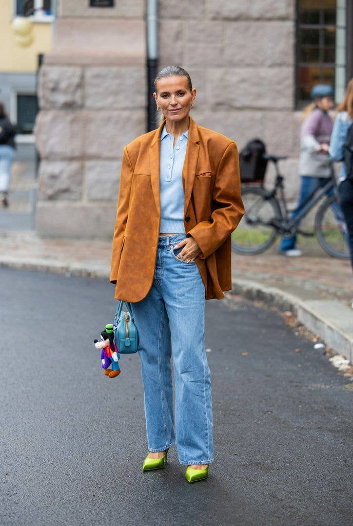 Fashion Forward: Light Jeans with Lime Green Heels Fashion Forward: Light Jeans with Lime Green Heels — Straight Leg Jeans Outfits 2027