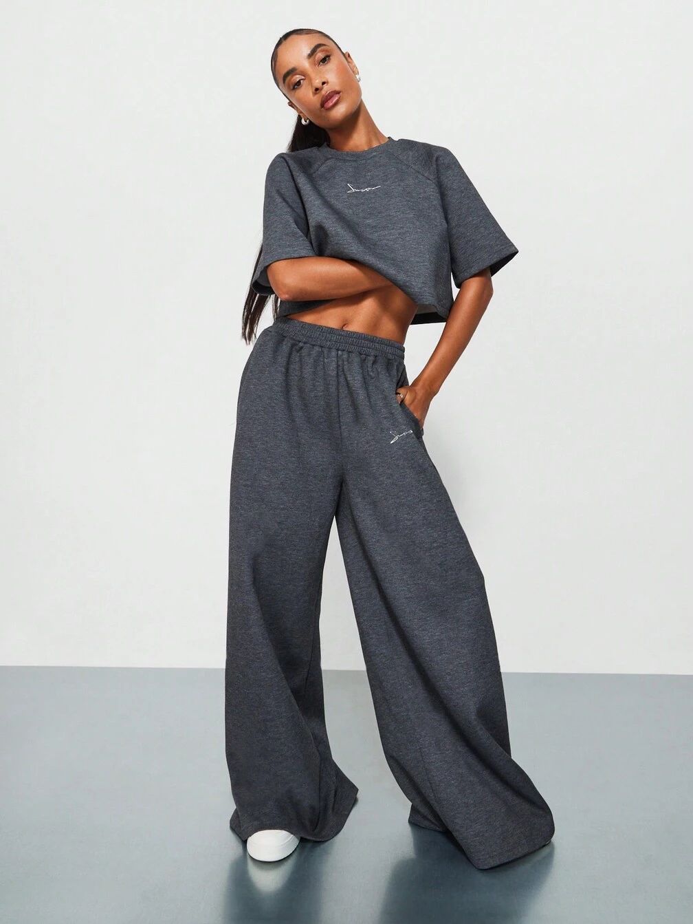SUMWON WOMEN Neoprene Wide Leg Activewear Set Casual Loungewear Oversized Crop Top Elastic Waist Pants Modern Streetwear Fall Winter Outfit｜MISSGUIDED