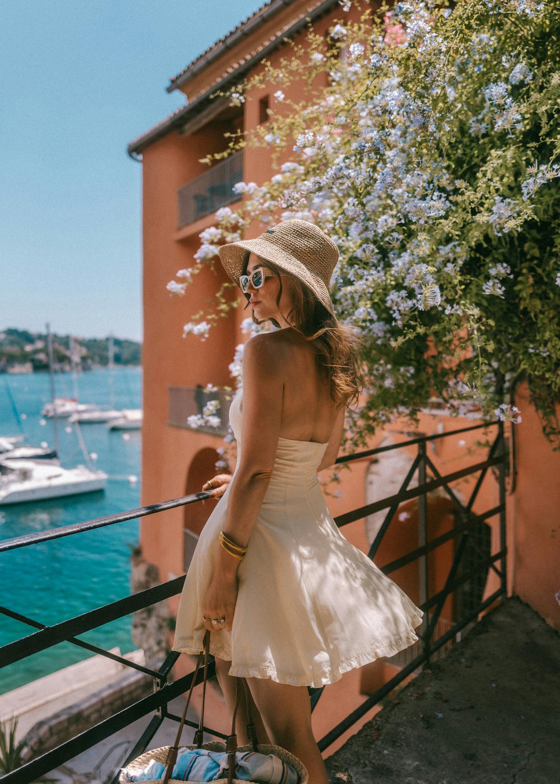 Cream Strapless A-Line Dress and Straw Hat for Coastal Trips Cream Strapless A-Line Dress and Straw Hat for Coastal Trips — Travel Outfits Europe 2027