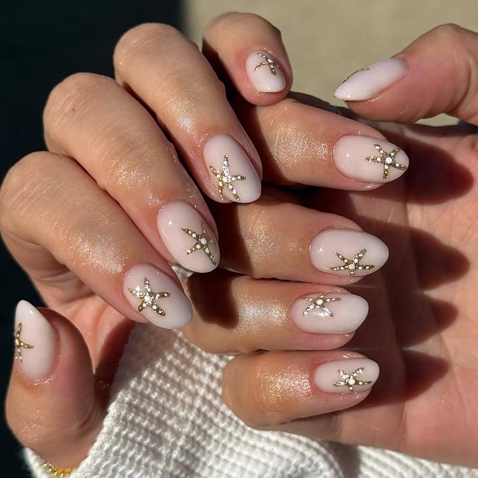 Gold Starfish Charm Oval Nails Gold Starfish Charm Oval Nails — Swim Nails Team Colors 2027