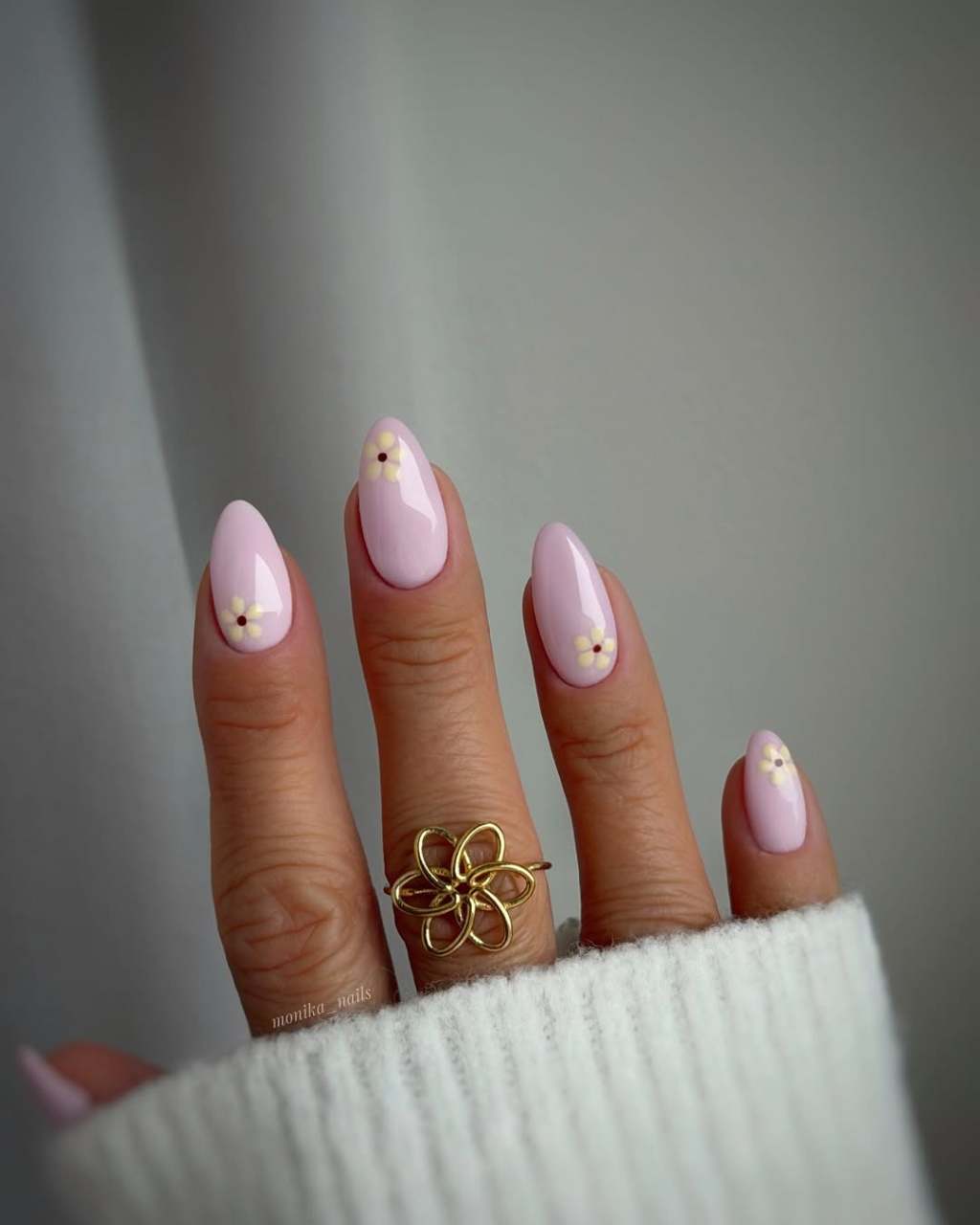Minimalist Yellow Flower Almond Nails Minimalist Yellow Flower Almond Nails — Pastel Almond Nails 2027