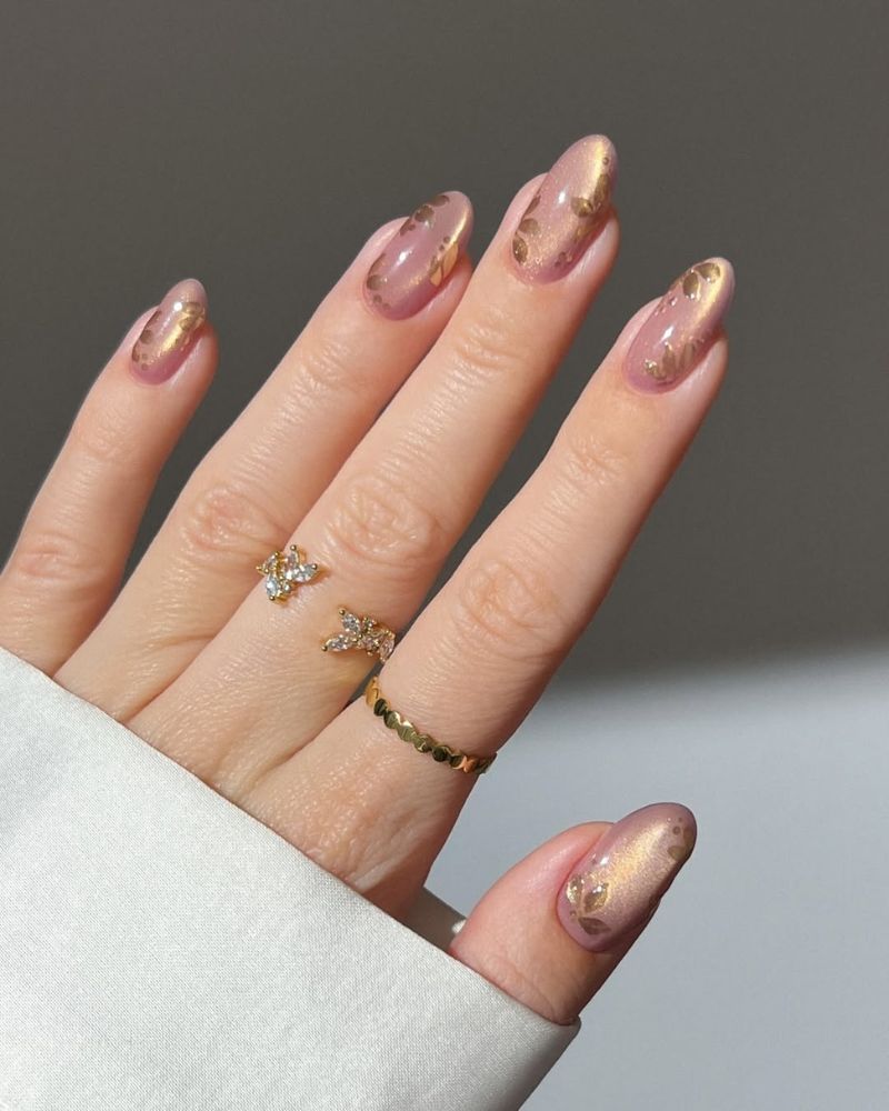 Pale Pink with Gold Foil Cat Eye Pale Pink with Gold Foil Cat Eye — Cat Eye Nails 2027