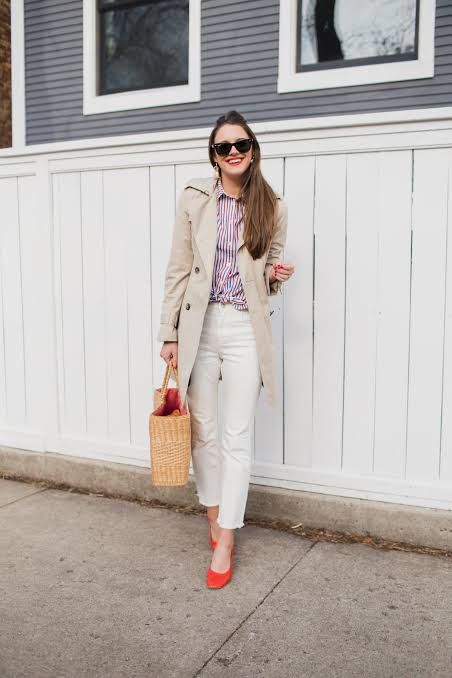 Oversized Beige Cardigan with Crop Top and Jeans — Beige Spring Outfits 2027