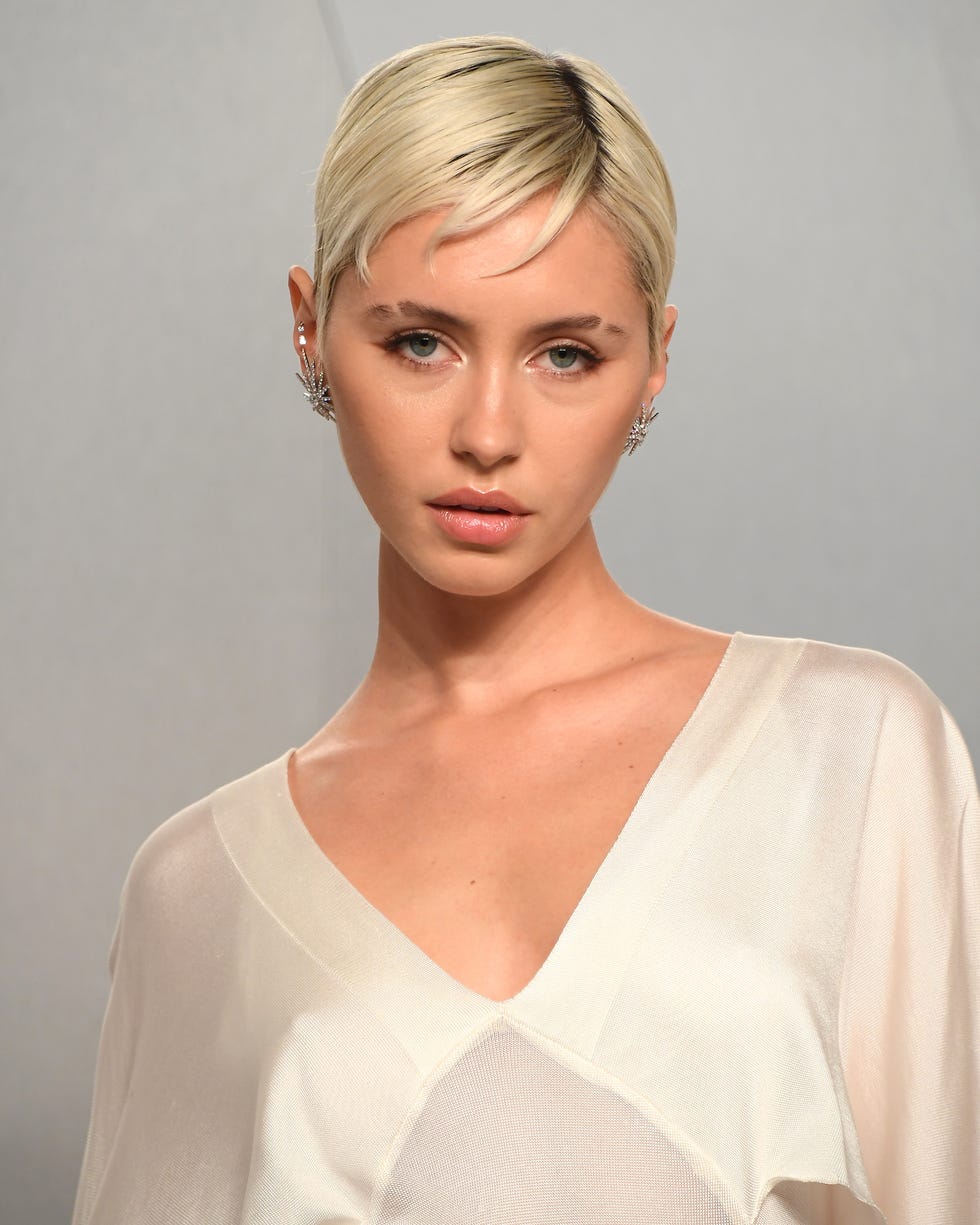 Sleek Medium Brown Blunt Bob With Bangs Sleek Medium Brown Blunt Bob With Bangs — Spring Haircuts 2027