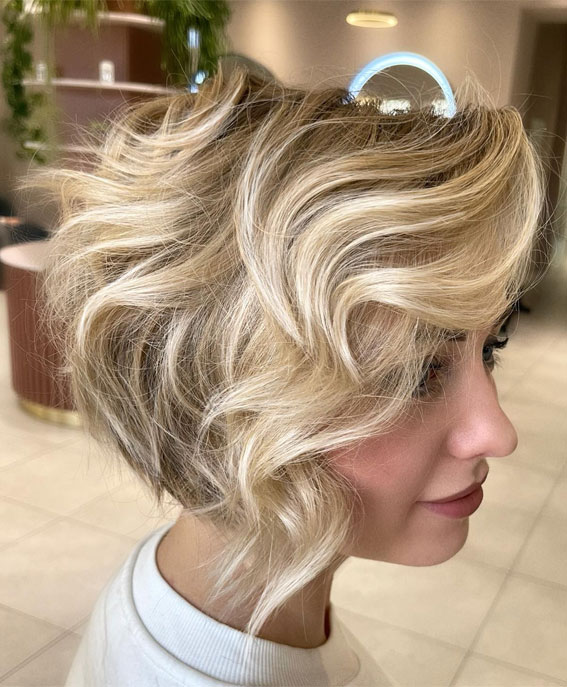 Textured Wavy Blonde Asymmetrical Bob Textured Wavy Blonde Asymmetrical Bob — Asymmetrical Bob 2027