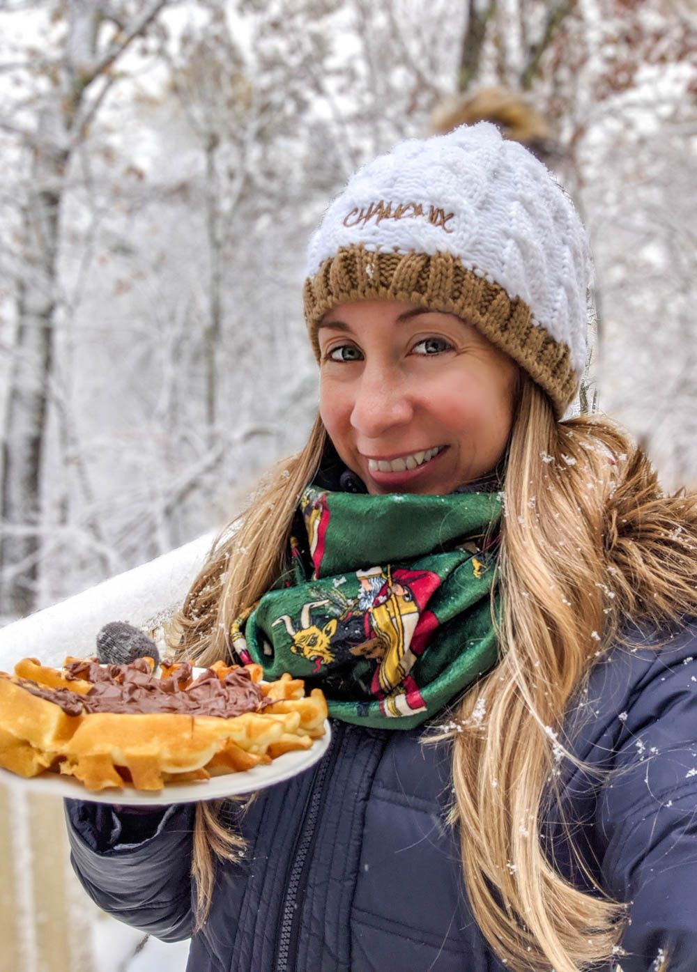Navy Puffer Jacket with Green Scarf for Festive Market Vibes — Christmas Market Outfits 2026