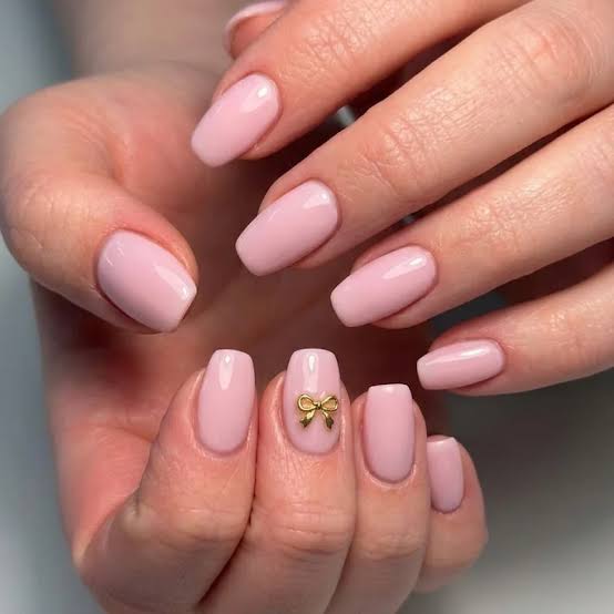 Gold 3D Bow Light Pink Squares Gold 3D Bow Light Pink Squares — Small Bow Nails 2027