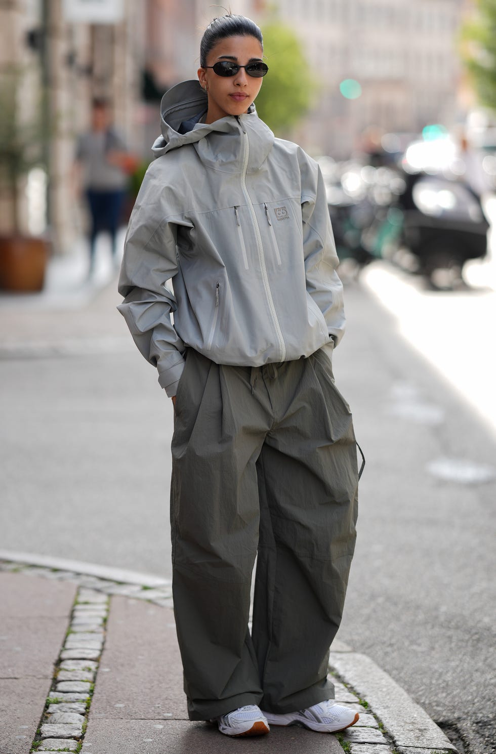 Black Oversized Cargo Pants with Hoodie for Casual Comfort Black Oversized Cargo Pants with Hoodie for Casual Comfort — Cargo Pants Outfits 2027