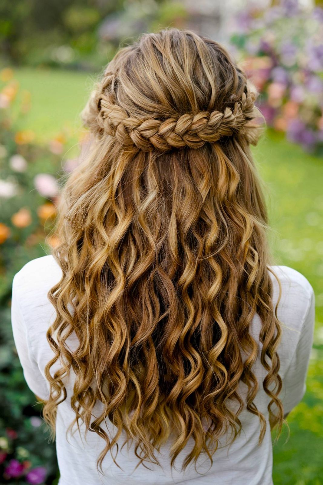 Honey Blonde With Highlights Visual Idea Honey Blonde With Highlights Visual Idea — Down Date Night Hairstyles 2027