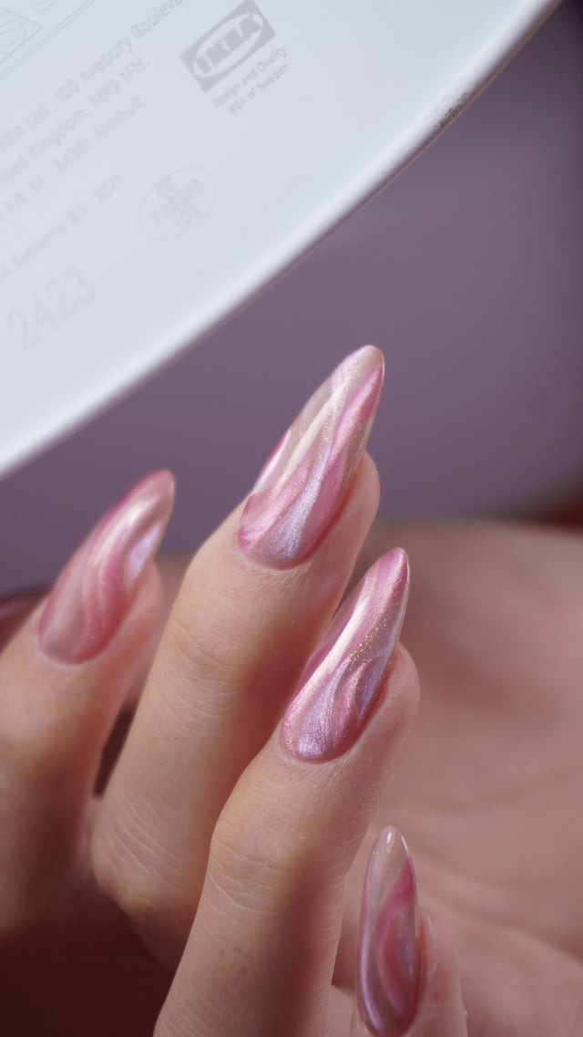 Pale Pink Rose Gold Cat Eye Swirls Pale Pink Rose Gold Cat Eye Swirls — Swirl Nails 2027