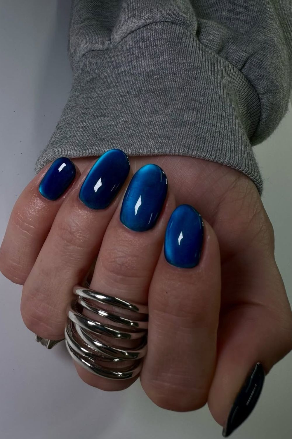 Vibrant Deep Blue Cat-Eye Nails Vibrant Deep Blue Cat-Eye Nails — Winter Gel Nail Colors 2027