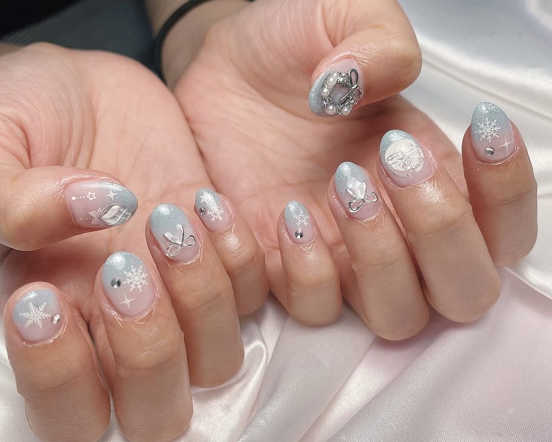Macro Blue Gradient Snowflake Bow Pearl Macro Blue Gradient Snowflake Bow Pearl — Snowflake Nails 2027