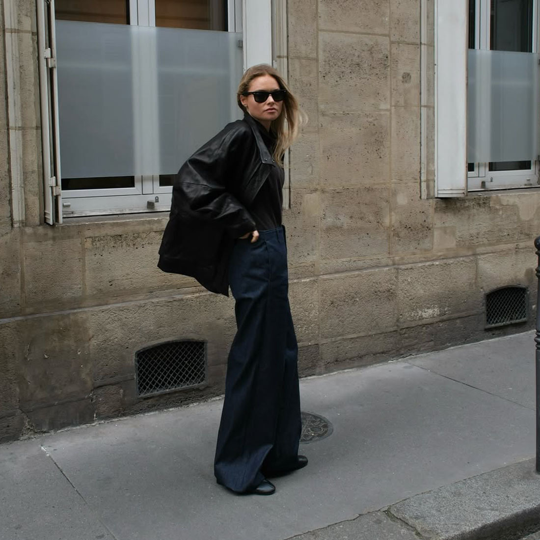 Monochrome Casual: Oversized Leather Jacket with Wide-Leg Pants Monochrome Casual: Oversized Leather Jacket with Wide-Leg Pants — Dress 2027 with Leather Jacket Outfit
