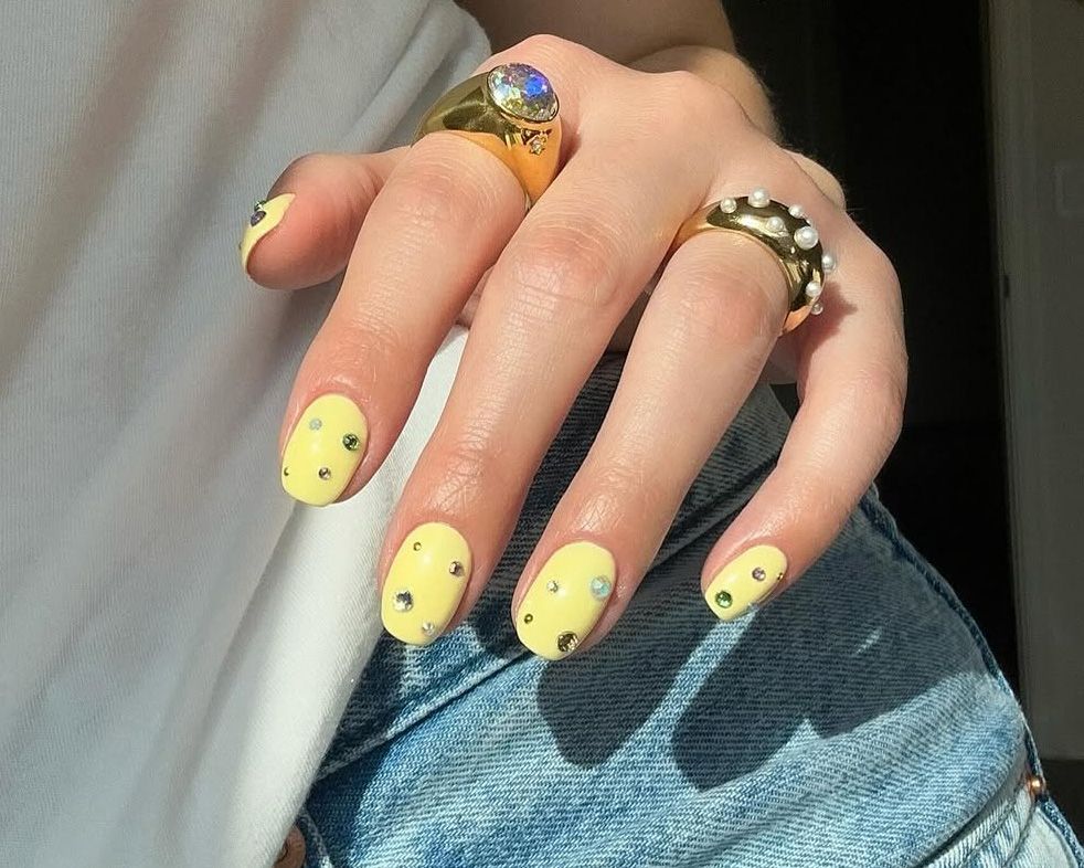 Pale Yellow Visual Idea — Yellow Nails 2027
