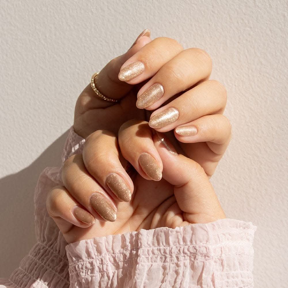 Short Oval Pale Gold Fine Glitter Short Oval Pale Gold Fine Glitter — Champagne Nails 2027