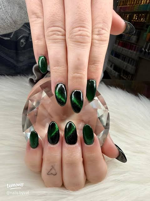 Magnetic Shimmer Glossy Magnetic Emerald Cat Eye Nails Magnetic Shimmer Glossy Magnetic Emerald Cat Eye Nails — Emerald Nails 2027