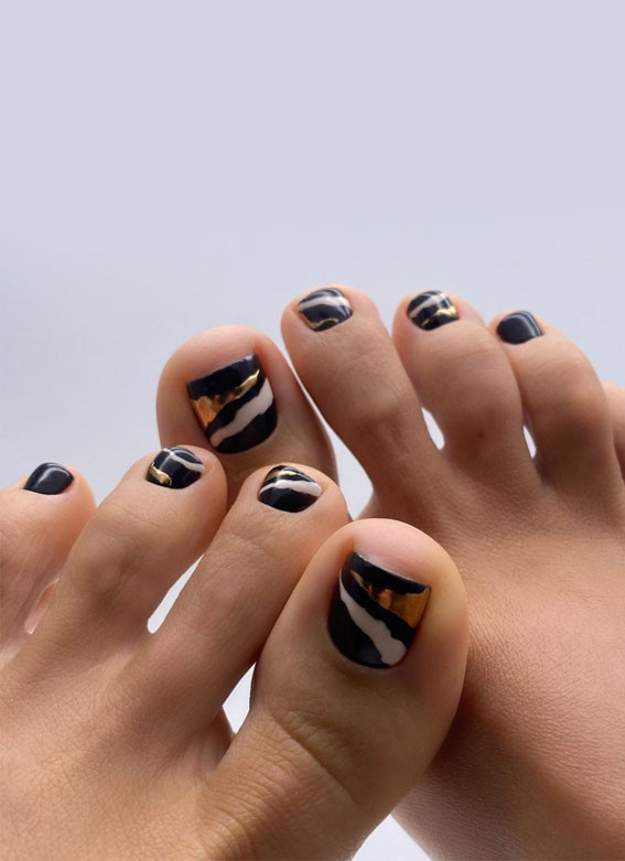 Abstract Stripe Glossy Pedicure — Toe Nails 2027 for Tan Skin