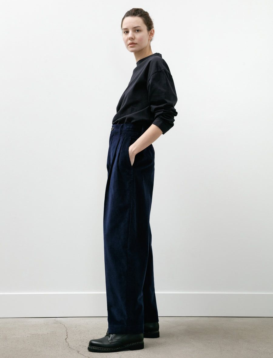 Dark Green Chunky Sole Boots Outfit Idea Dark Green Chunky Sole Boots Outfit Idea — Navy Blue Pleated Pants Outfits 2027