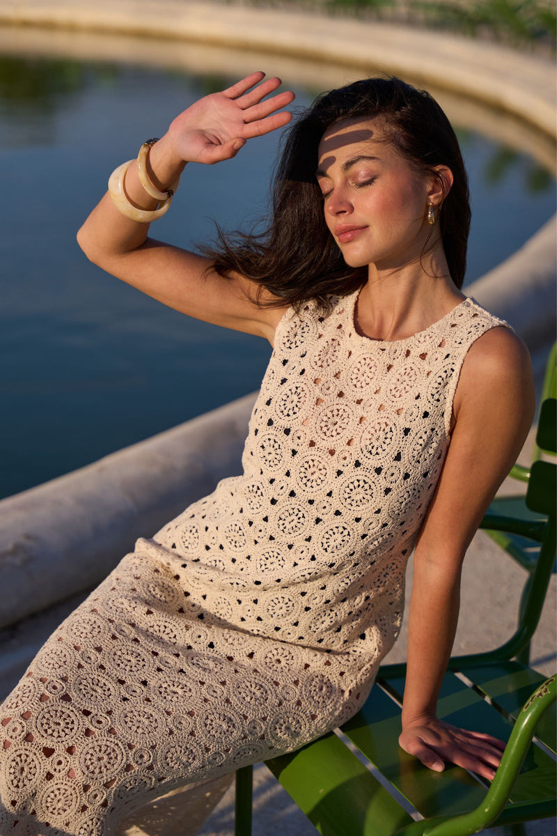 Oatmeal Circular-Motif Sleeveless Knit Dress Oatmeal Circular-Motif Sleeveless Knit Dress — Crochet Dresses 2027