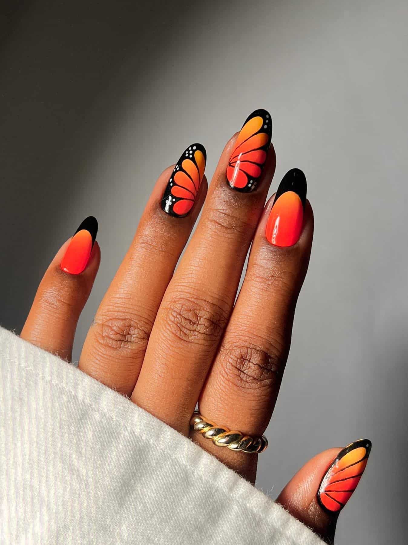 Gradient Butterfly Wing Almond Nails Gradient Butterfly Wing Almond Nails — Short Butterfly Round Nails 2027