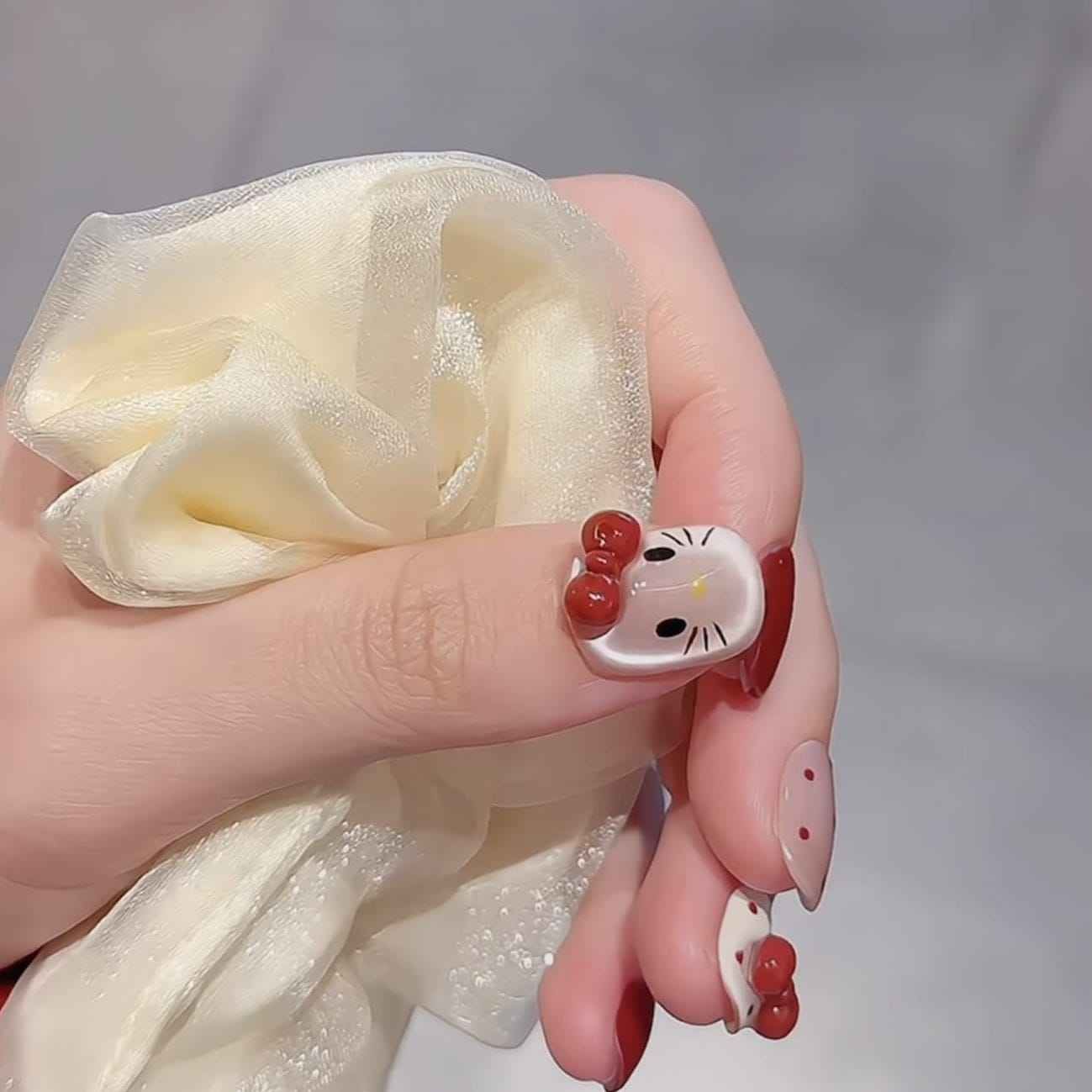 Short Almond Mix-and-Match Hello Kitty Short Almond Mix-and-Match Hello Kitty — French Hello Kitty Nails 2027