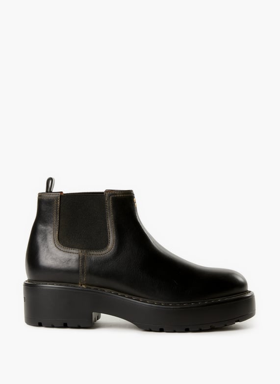 Chunky Sole Black Leather Chelsea Boots with Round Toe Chunky Sole Black Leather Chelsea Boots with Round Toe — Chelsea Boots Outfits 2027