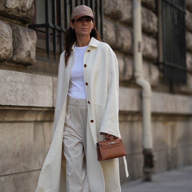 Cream Long Coat Over Casual Basics for a Chic Brunch Layering Cream Long Coat Over Casual Basics for a Chic Brunch Layering — Brunch Outfits 2027