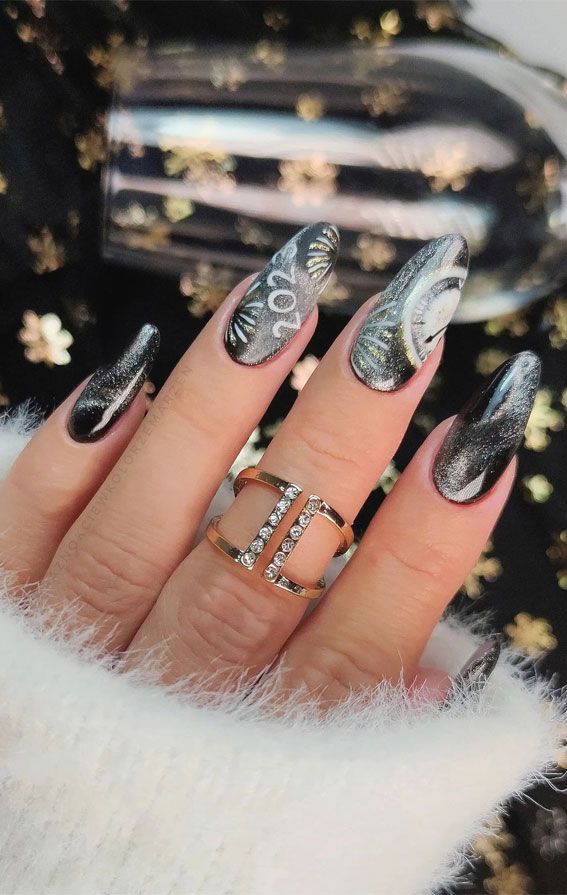 Visible Visual Idea Visible Visual Idea — Silver New Years Nails 2027