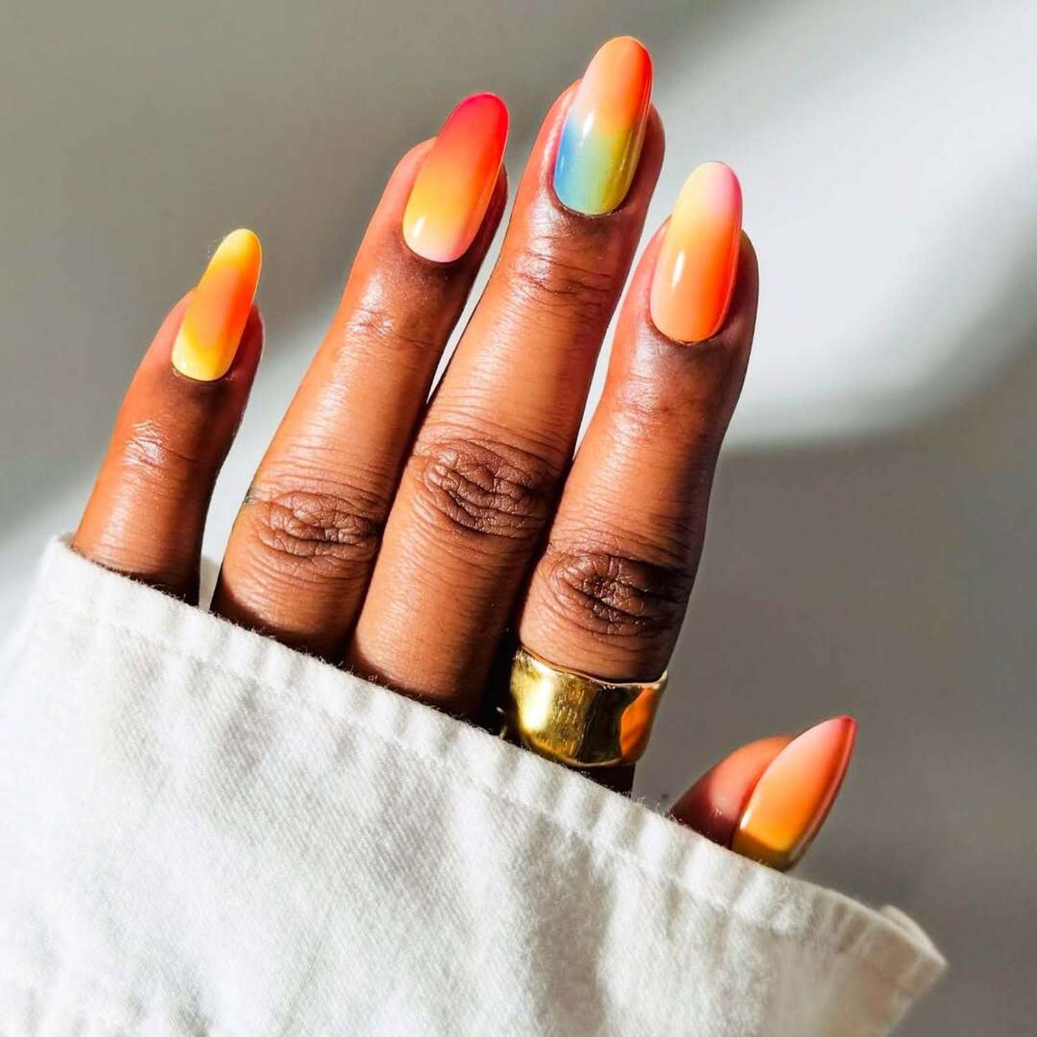 Vibrant Gradient Long Oval Nails Vibrant Gradient Long Oval Nails — Oval Nails 2027