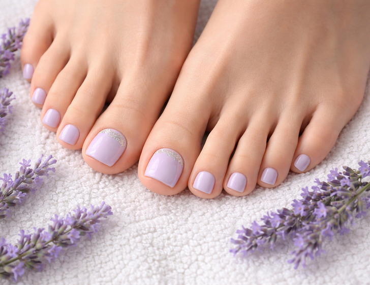 Milky Lavender French Tips with Silver Glitter — Purple Toe Nails 2027