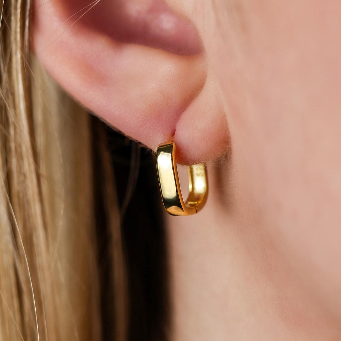 Single Geometric Gold Hoop for a Modern Minimalist Touch Single Geometric Gold Hoop for a Modern Minimalist Touch — Gold Hoops Outfits 2027