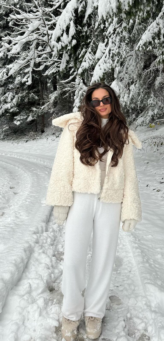 Monochromatic Cream Teddy Fleece Set for Cozy Winter Casuals — Snow Outfits 2027