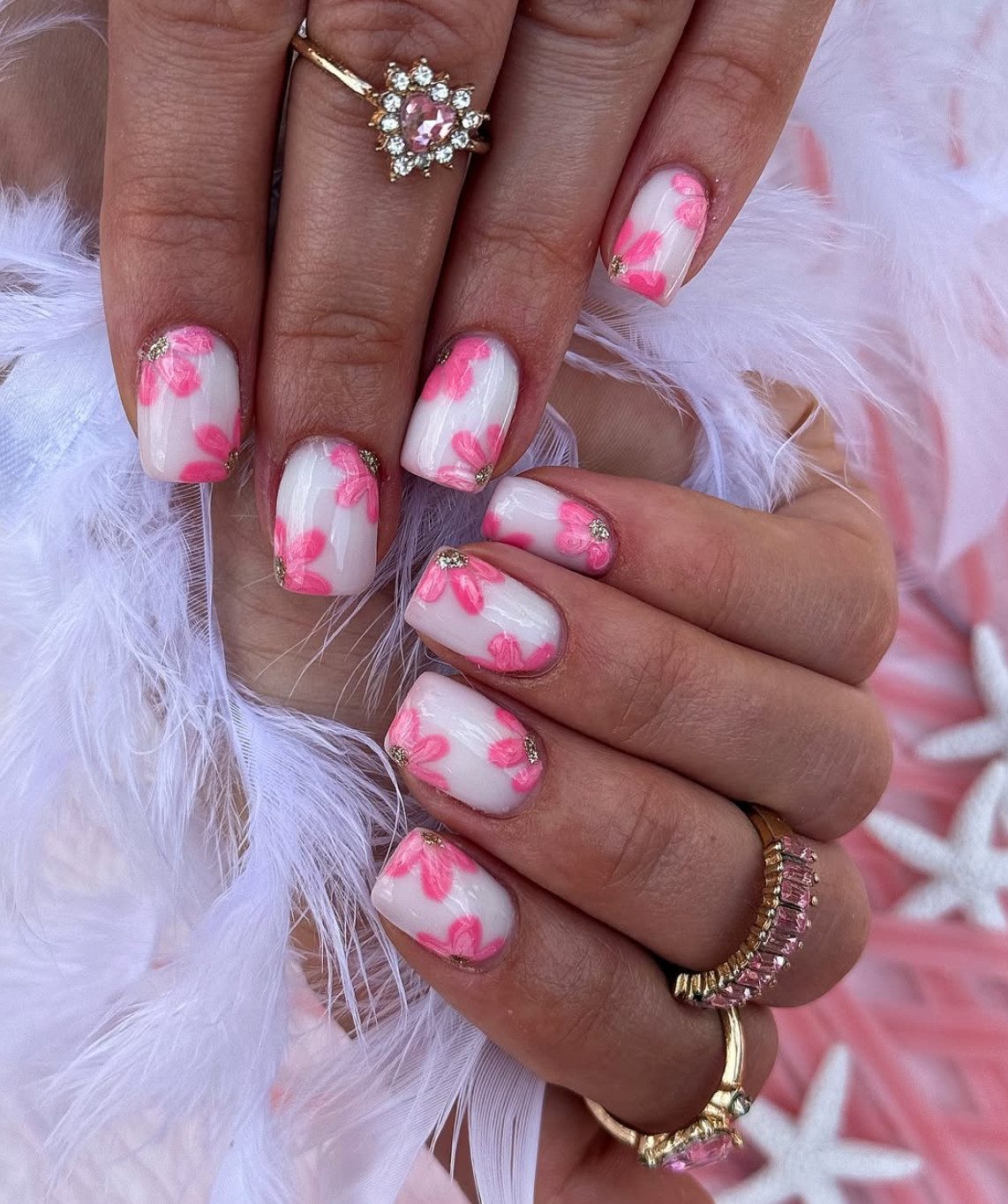Short White Gold Glitter Floral Nails Short White Gold Glitter Floral Nails — Floral Nails 2027