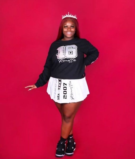 Black Graphic Sweatshirt And Pleated Skirt Set Black Graphic Sweatshirt And Pleated Skirt Set — Sweet 16 Guest Outfits 2027