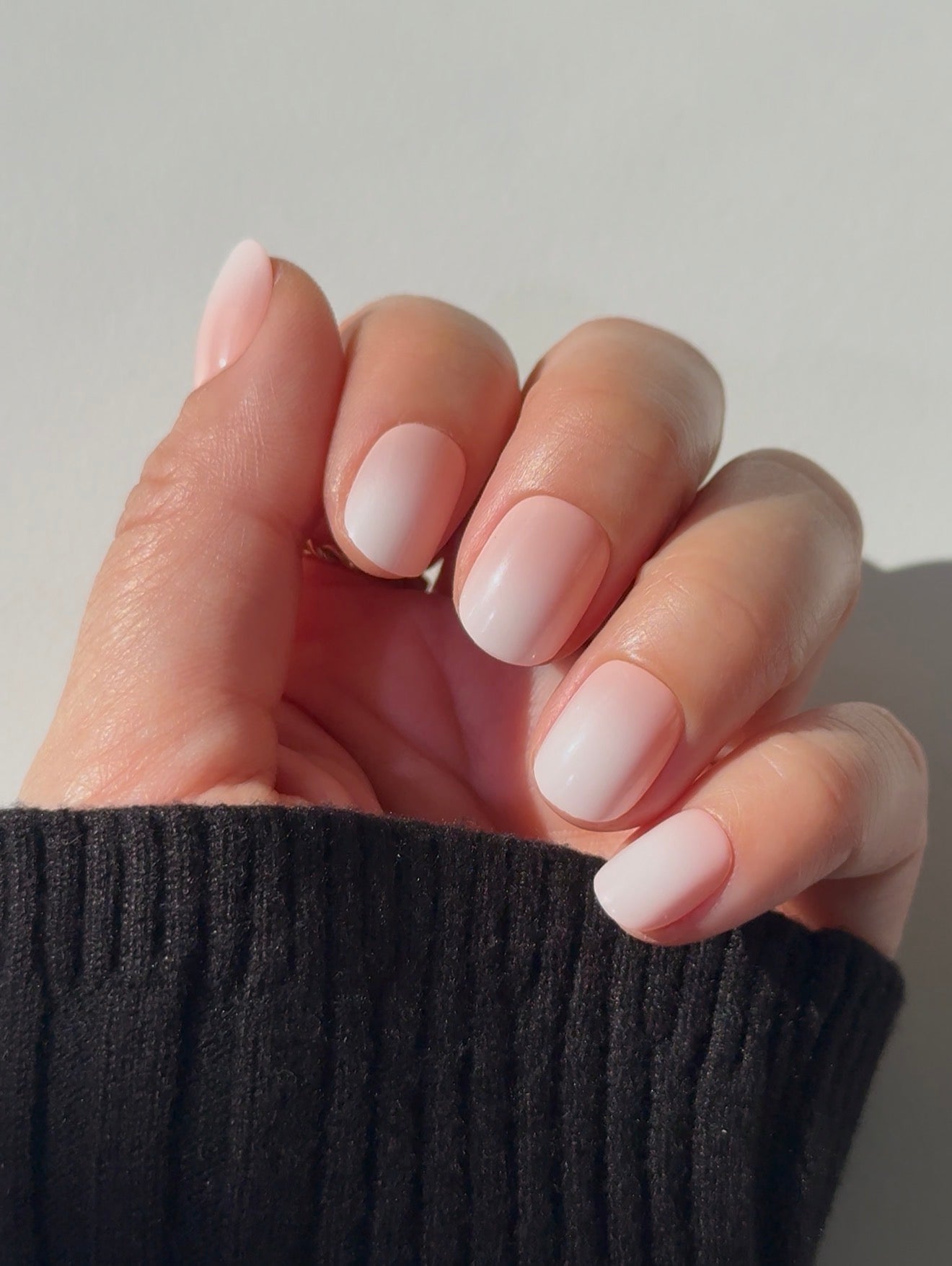 Soft Pink to White Ombre Oval Nails Soft Pink to White Ombre Oval Nails — Short Press On Nails 2027