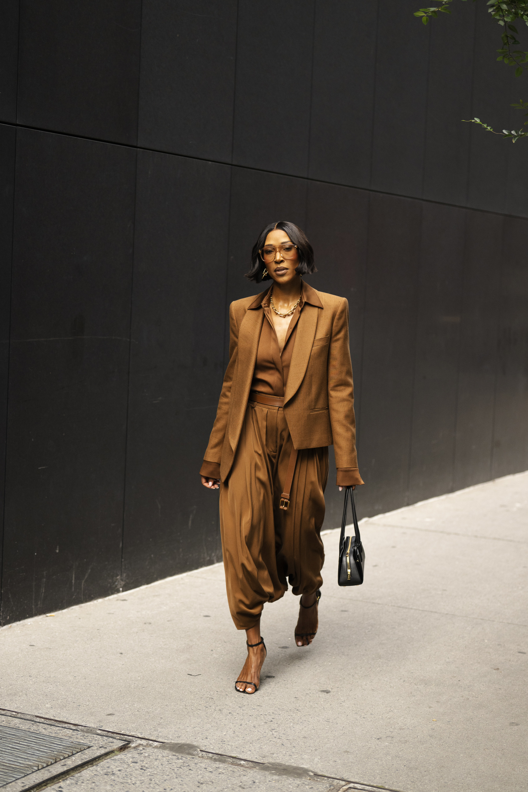 Relaxed Fit Suit with Wide-Leg Pleated Trousers Relaxed Fit Suit with Wide-Leg Pleated Trousers — Brown Outfits 2027
