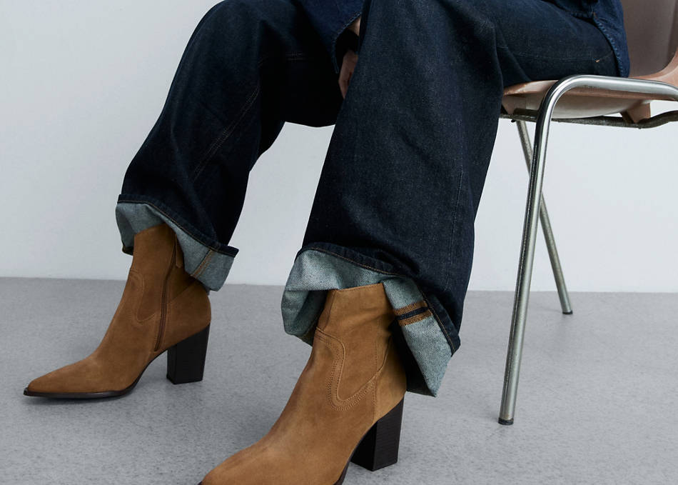 Suede Cowboy Boots and Wide-Leg Jeans: A Textural Contrast Suede Cowboy Boots and Wide-Leg Jeans: A Textural Contrast — Cowboy Boots Outfits 2027