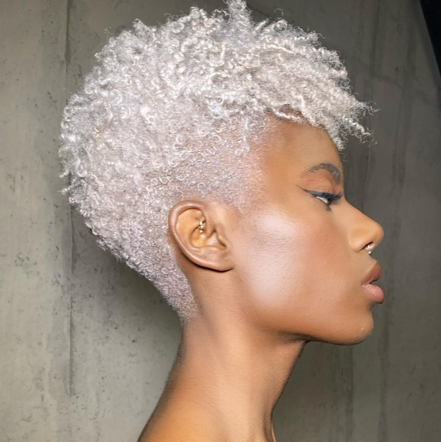 Platinum Highlights on Short Textured Curls Platinum Highlights on Short Textured Curls — Highlights Trends 2027